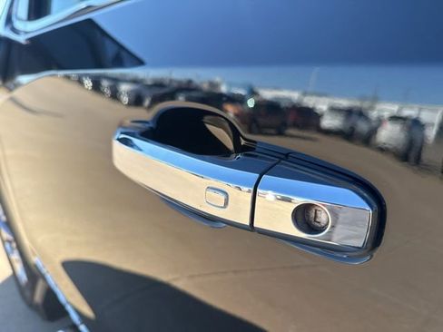 Used 2023 GMC Sierra 1500 SLT image 60