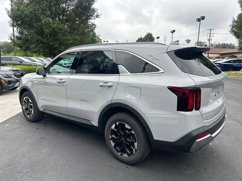 Certified 2024 Kia Sorento S w/ Panoramic Sunroof Package AWD/4WD image 6