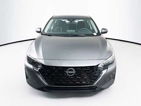 Used 2025 Nissan Sentra SV image 2