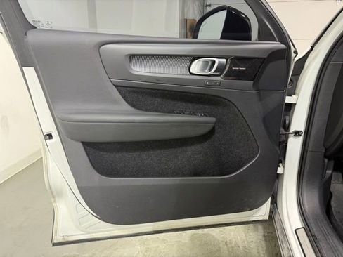 Used 2021 Volvo XC40 T5 R-Design w/ Protection Package image 11