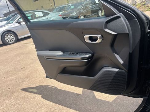 Used 2025 Kia K4 LXS image 18