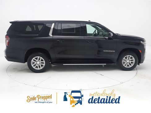 Used 2021 Chevrolet Suburban LT image 2