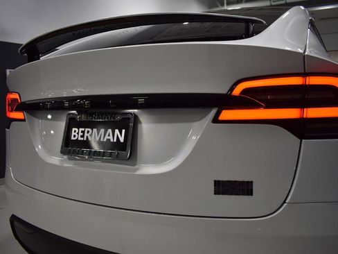 Used 2023 Tesla Model X Plaid image 12