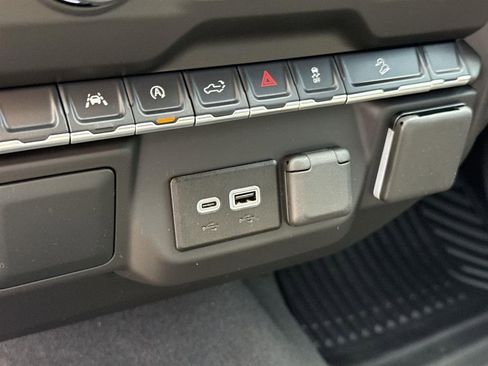 Used 2025 Chevrolet Silverado 1500 Custom Trail Boss image 34