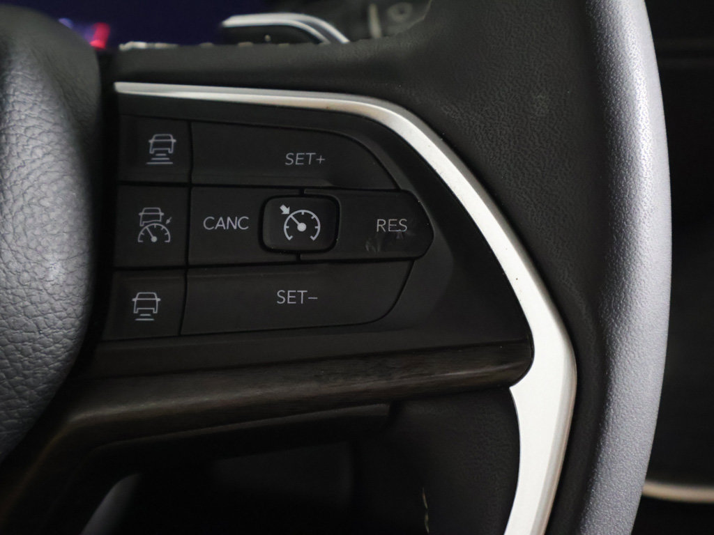 Used 2023 Jeep Grand Cherokee Limited AWD/4WD image 41
