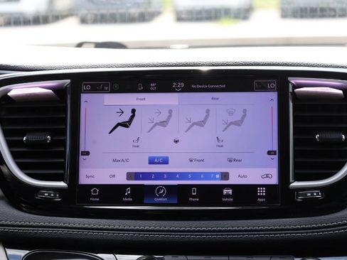 Used 2023 Chrysler Pacifica Touring-L FWD image 22