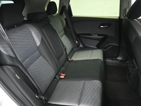 Used 2023 Nissan Rogue SV image 16