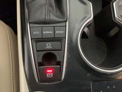 Used 2018 Toyota Camry XLE w/ Driver Assist Package FWD image 17