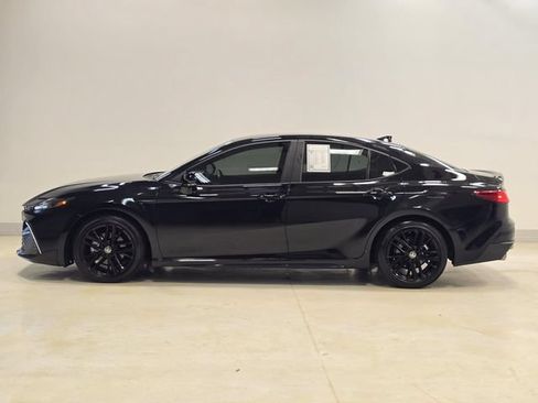 Used 2025 Toyota Camry SE w/ Convenience Package FWD image 3