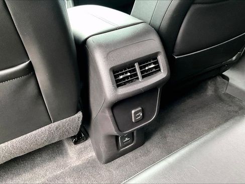 Used 2024 GMC Terrain SLT AWD/4WD image 31