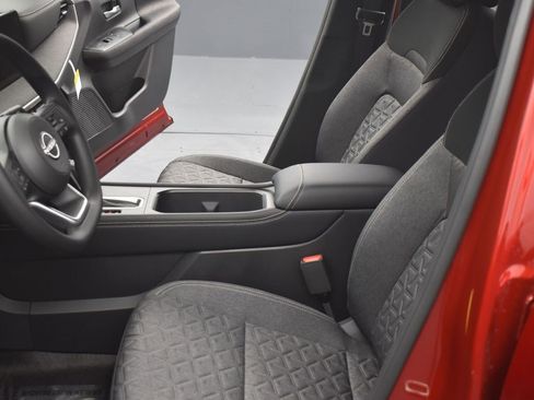 Certified 2025 Nissan Kicks SV image 13