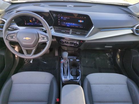 Certified 2025 Chevrolet Trax LT image 16