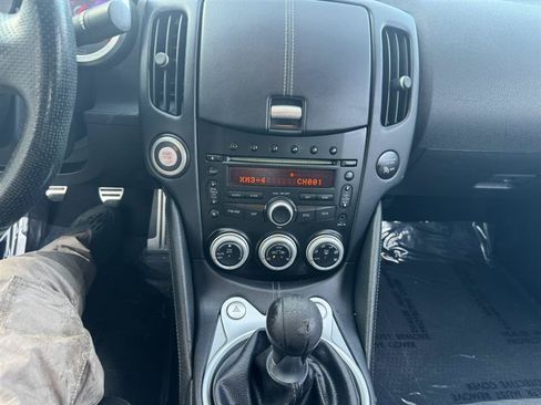 Used 2010 Nissan 370Z Touring RWD image 20