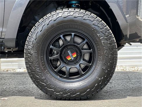Used 2022 Toyota 4Runner TRD Off-Road Premium AWD/4WD image 32