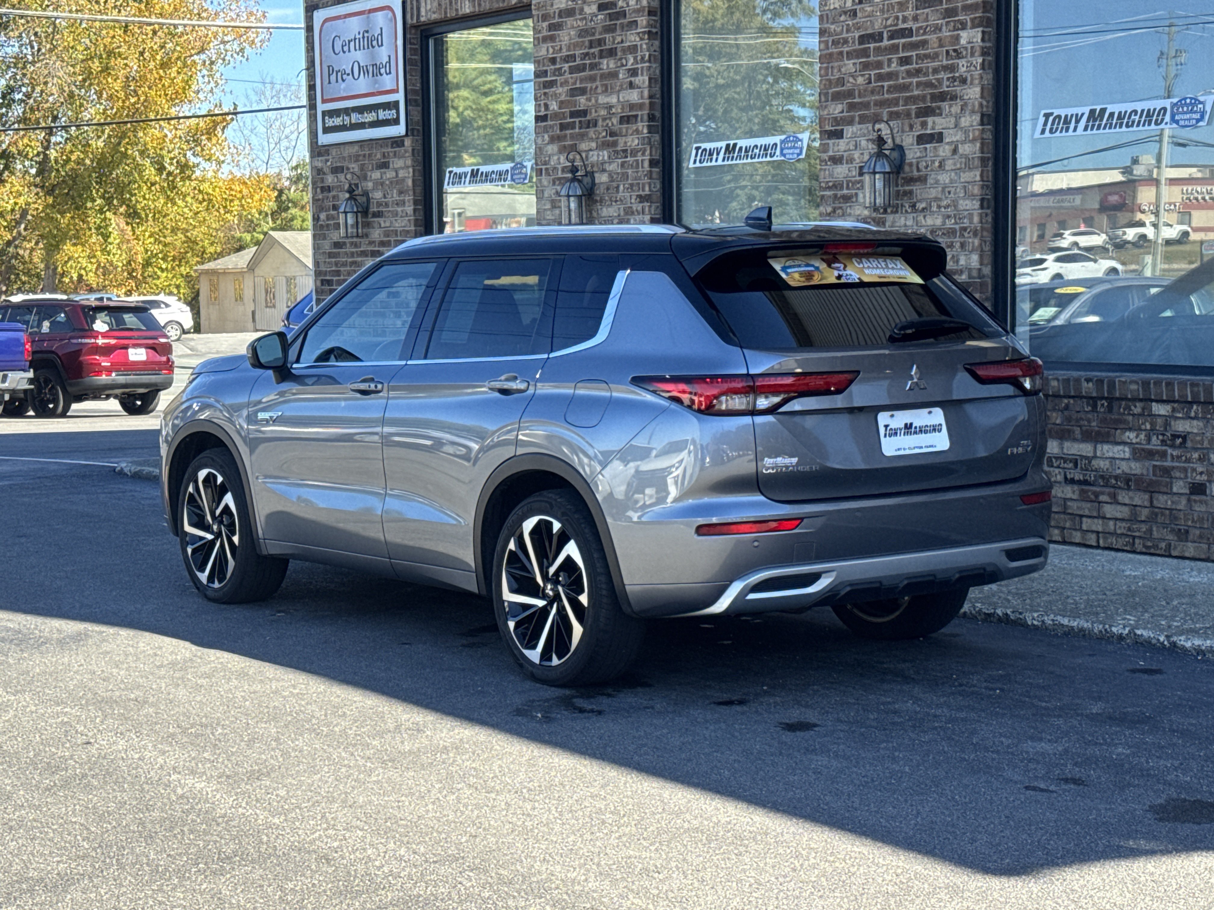 Used 2023 Mitsubishi Outlander SEL AWD/4WD image 3