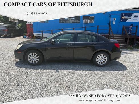Used 2010 Chrysler Sebring Touring FWD image 1