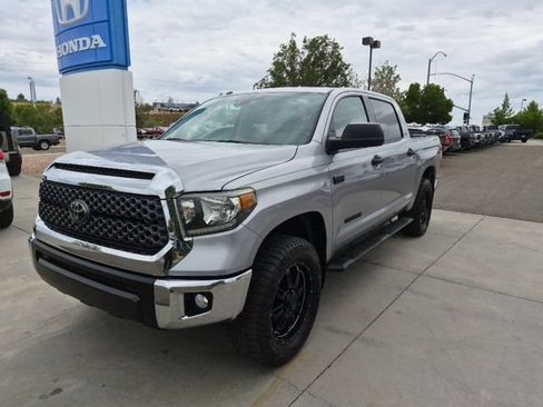 Used 2018 Toyota Tundra SR5 w/ SR5 Upgrade Package AWD/4WD image 2