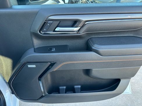 Used 2025 GMC Sierra 2500 AT4 image 21