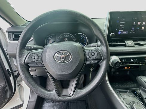 Used 2024 Toyota RAV4 LE AWD/4WD image 8