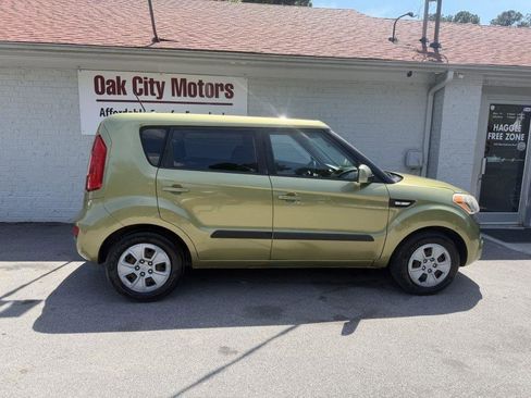 Used 2013 Kia Soul FWD image 2