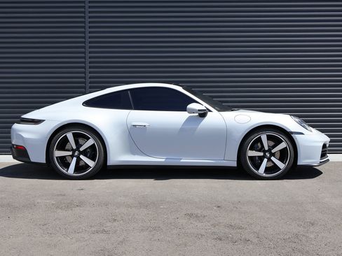 Used 2025 Porsche 911 Carrera RWD image 9