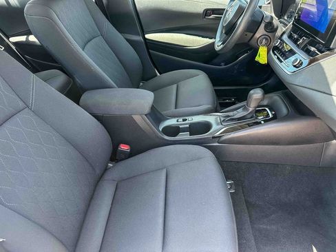 Used 2025 Toyota Corolla LE FWD image 21