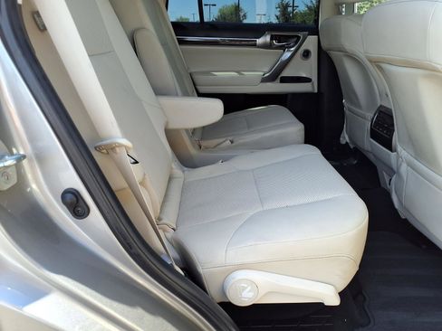 Used 2023 Lexus GX 460 Premium w/ Accessory Package AWD/4WD image 14