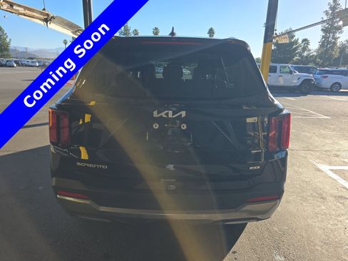 Used 2024 Kia Sorento S image 5