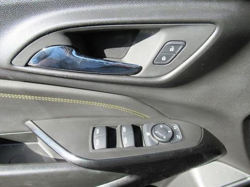 Used 2024 Chevrolet Trax LT w/ Driver Confidence Package FWD image 18