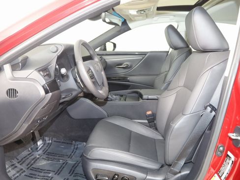 Used 2024 Lexus ES 350 image 11