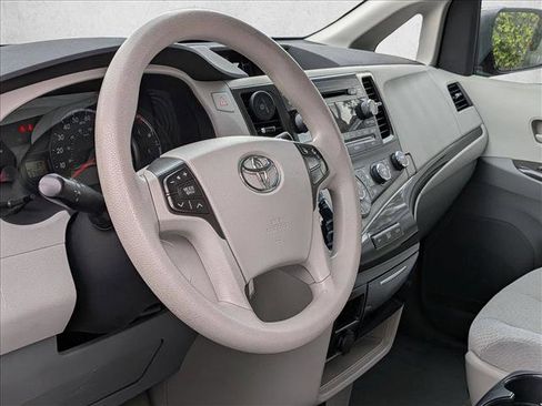Used 2011 Toyota Sienna LE image 9