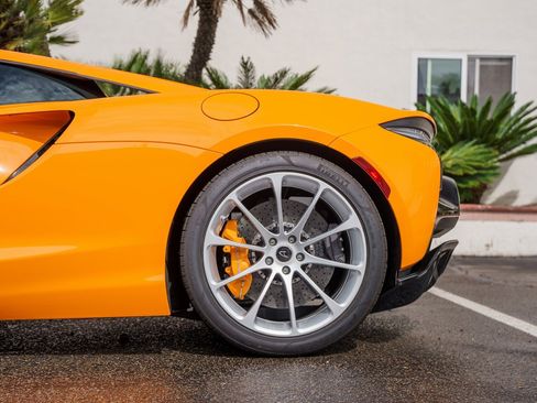 Used 2025 McLaren Artura image 25