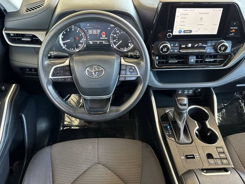 Used 2023 Toyota Highlander L FWD image 13