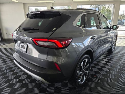 Used 2024 Ford Escape Platinum image 4