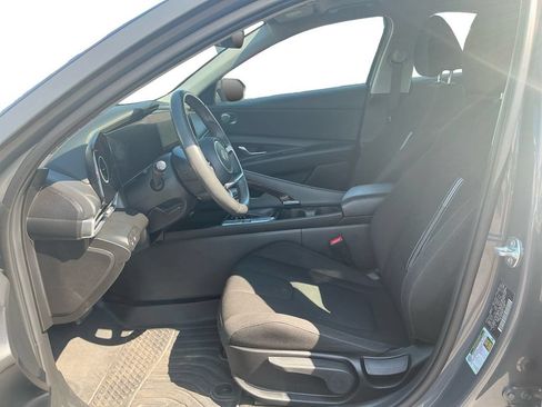 Used 2025 Hyundai Elantra SEL FWD image 14