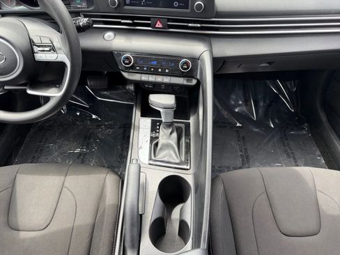 Used 2022 Hyundai Elantra SEL FWD image 20