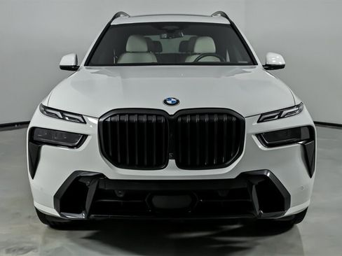 Used 2023 BMW X7 xDrive40i w/ M Sport Package AWD/4WD image 3