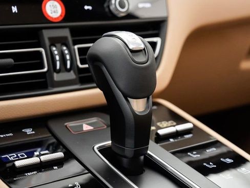 New 2026 Porsche Macan image 21