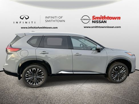 Used 2025 Nissan Rogue Platinum w/ Tech Package AWD/4WD image 3