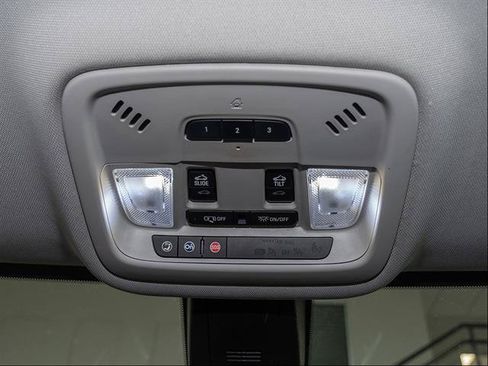 Used 2020 Chevrolet Traverse Premier w/ Redline Edition AWD/4WD image 17