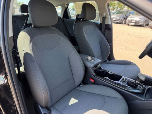 Used 2025 Kia K4 FWD image 36