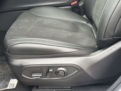 New 2026 Jeep Grand Cherokee Laredo image 13