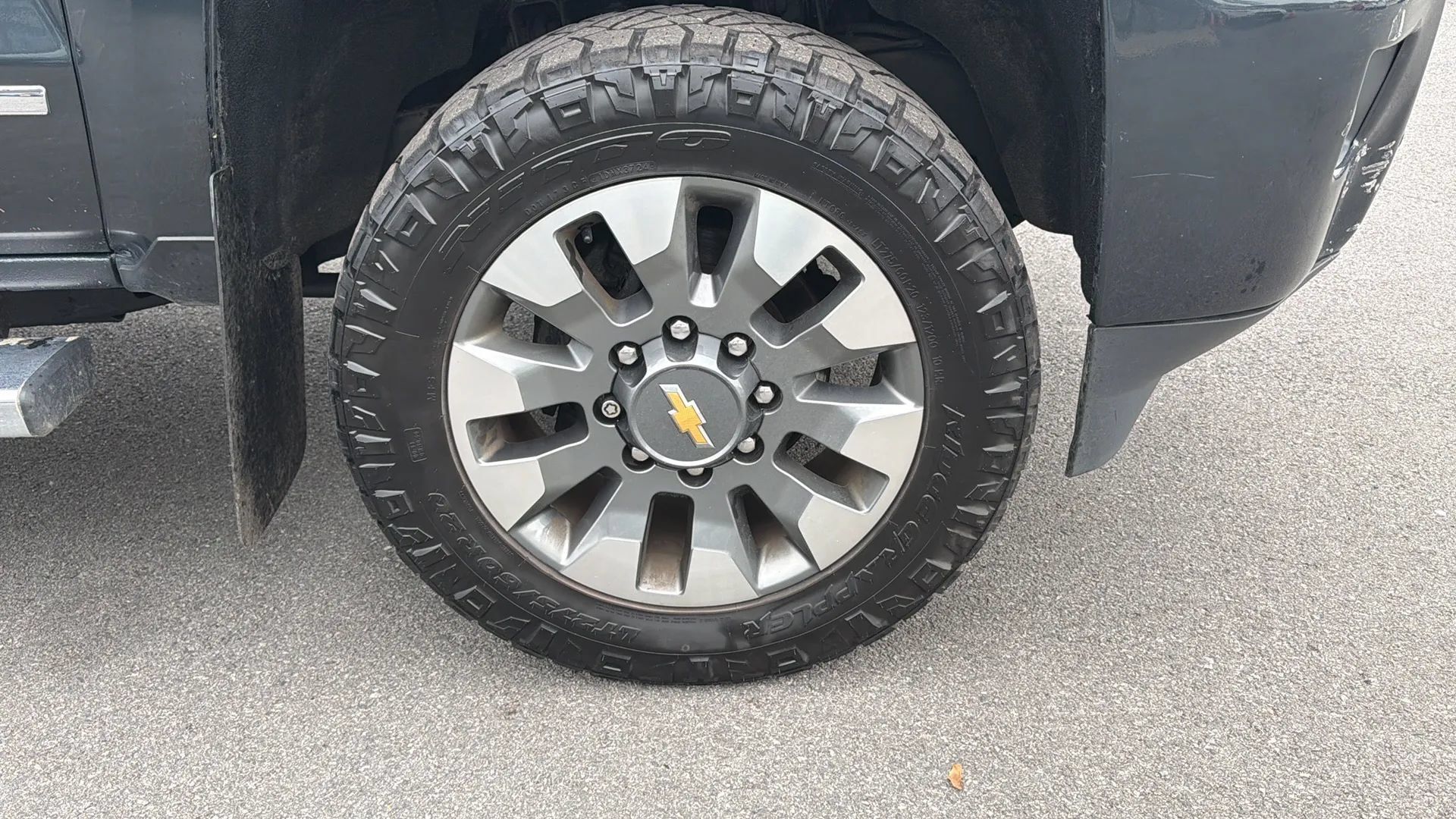 Used 2017 Chevrolet Silverado 2500 High Country w/ Snow Plow Prep Package AWD/4WD image 10