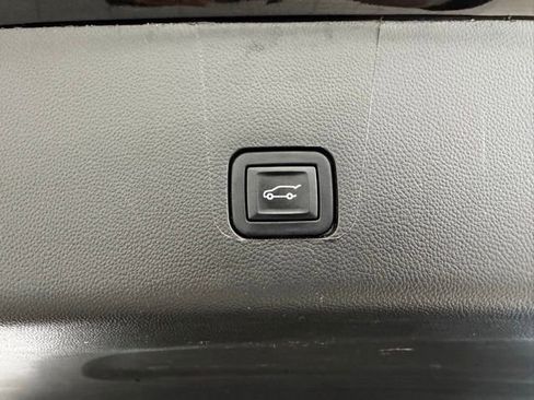 Certified 2023 Chevrolet Traverse LT image 38