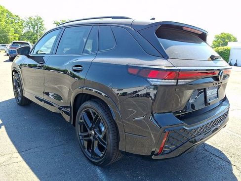 New 2026 Volkswagen Tiguan SE R-Line FWD image 3