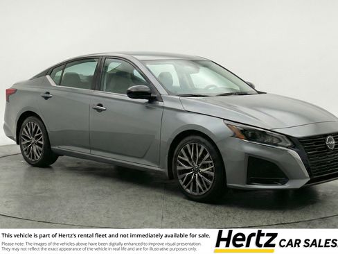 Used 2025 Nissan Altima 2.5 SV image 1