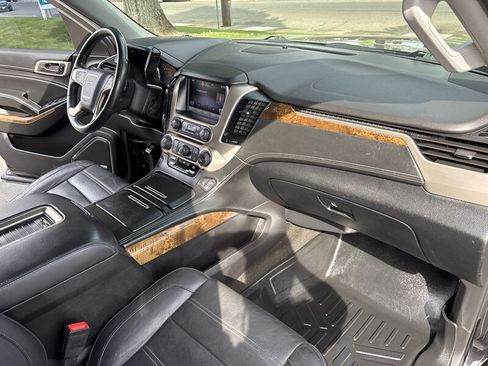 Used 2015 GMC Yukon XL Denali w/ Premium Package AWD/4WD image 37