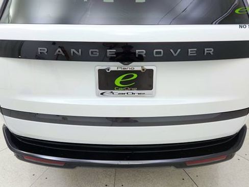 Used 2025 Land Rover Range Rover SE AWD/4WD image 11