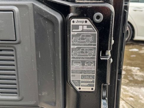 Used 2023 Jeep Wrangler Unlimited Sahara w/ Dual Top Group image 23