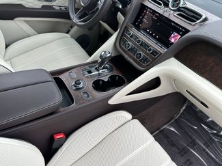 Used 2025 Bentley Bentayga video 2